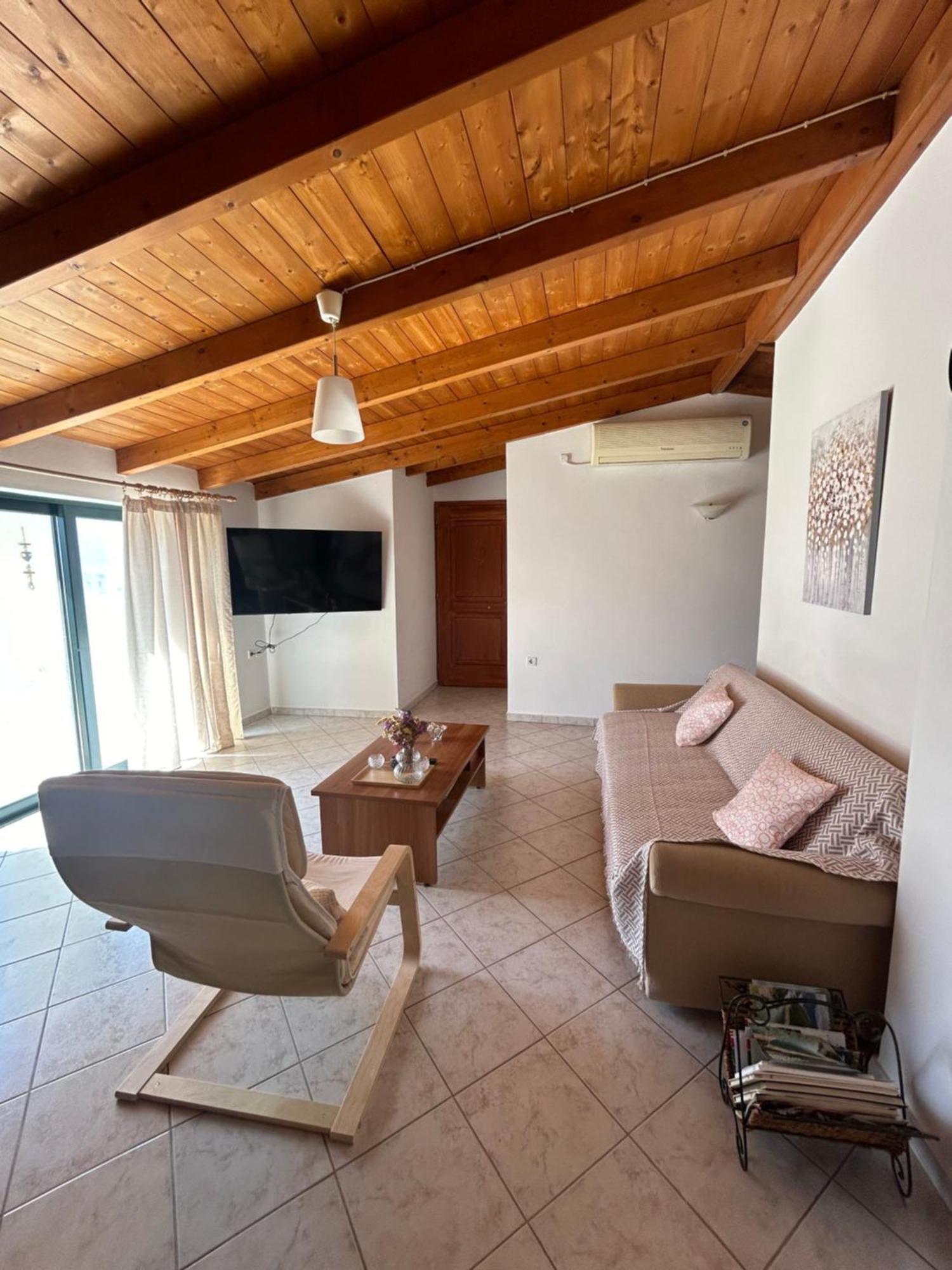 Lena S Apartment نافبكْتوس المظهر الخارجي الصورة